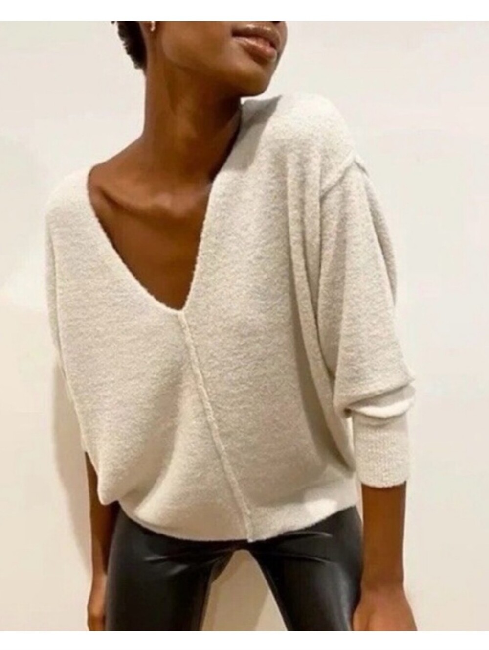 Aritzia Wilfred Free Hush Knit V-Neck Sweater
